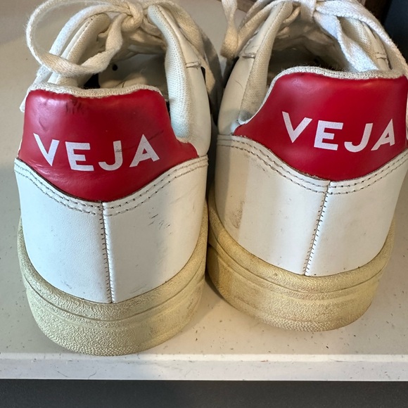 VEJA sneakers with blue and red. - Picture 2 of 5